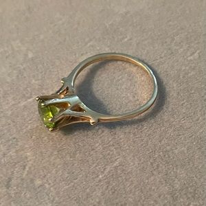 14K Yellow Gold Peridot ring Solitaire 7.